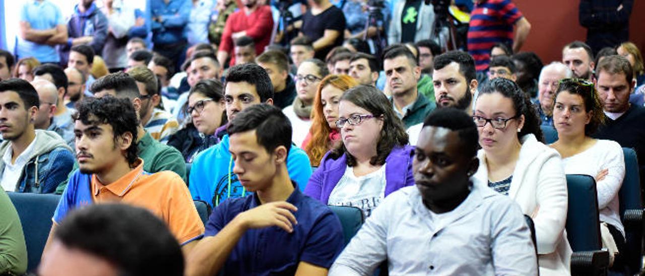 Alumnos del CIFP Cruz de Piedra, durante la charla-coloquio.