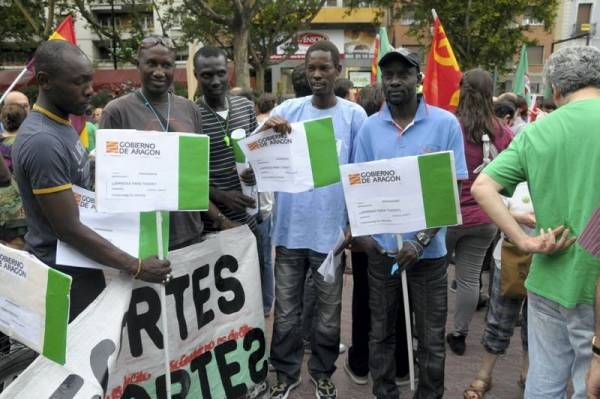 Colectivos y sindicatos salen a la calle unidos contra los recortes