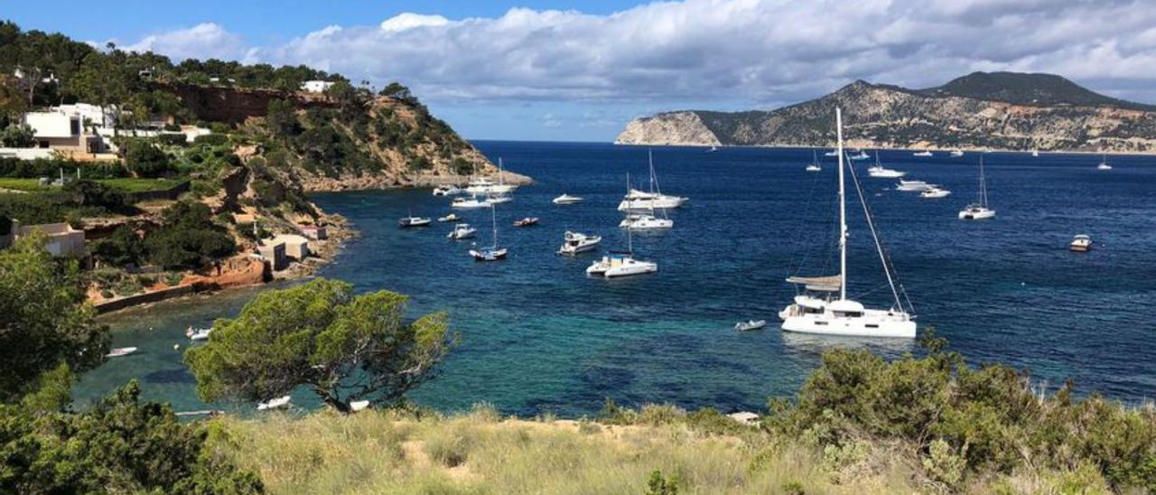 Barcos fondeados en Porroig este miércoles. | D.I.