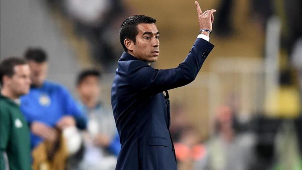 Van Bronckhorst dirige al Feyenoord en el mejor arranque de su historia