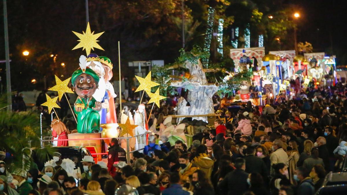 Los Reyes Magos reparten ilusión por Córdoba