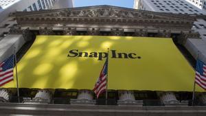 La fachada de Wall Street muestra un cartel de Snapchat.