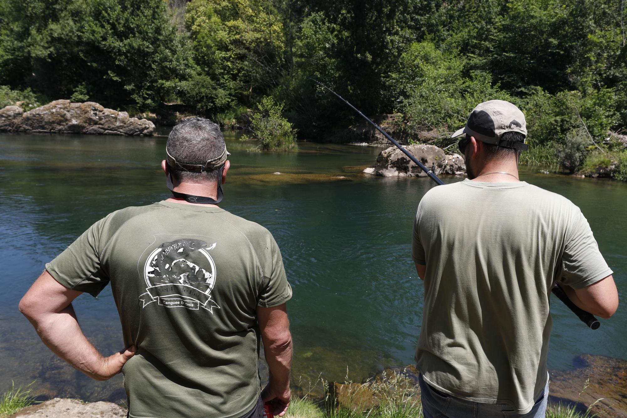 Temporada del salmón en Asturias: último día de pesca con cebo