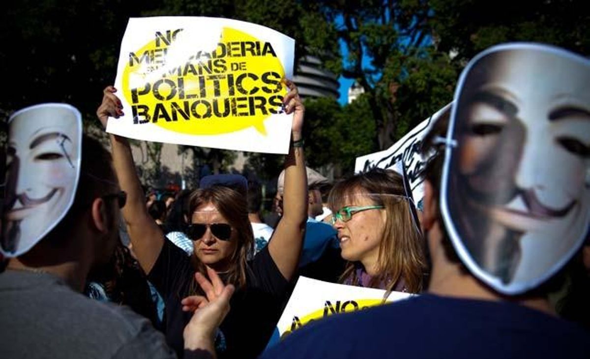 Nombrosos participants en la protesta han mostrat caretes de la pel·lícula ’V de vendetta’.