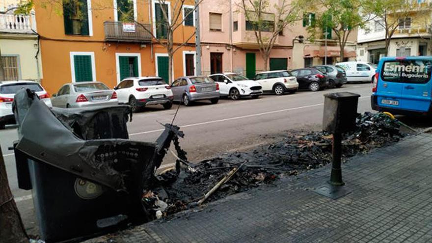 Incendian cuatro contenedores en plena Nochevieja en Palma