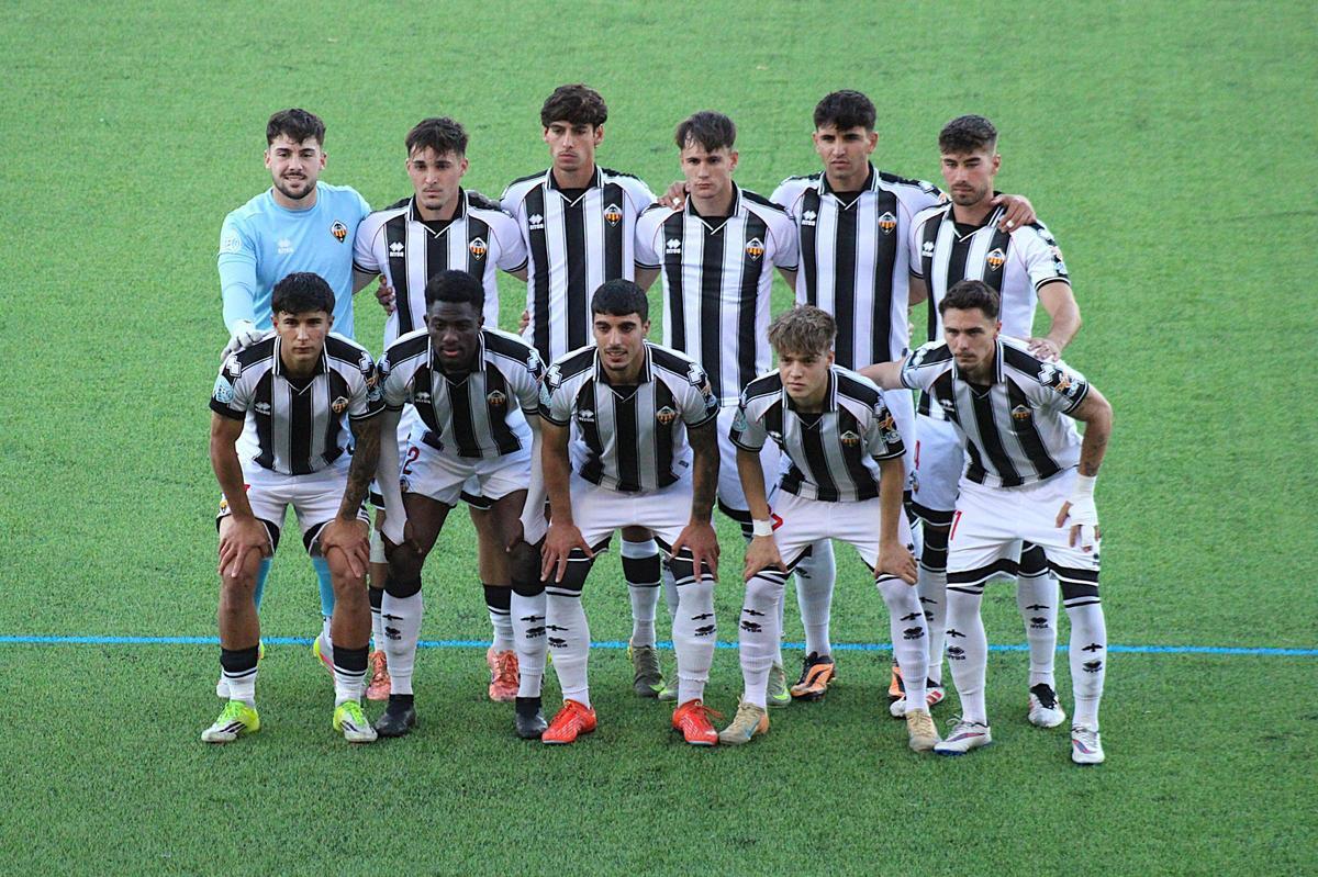 El once del Castellón B en Torrent.