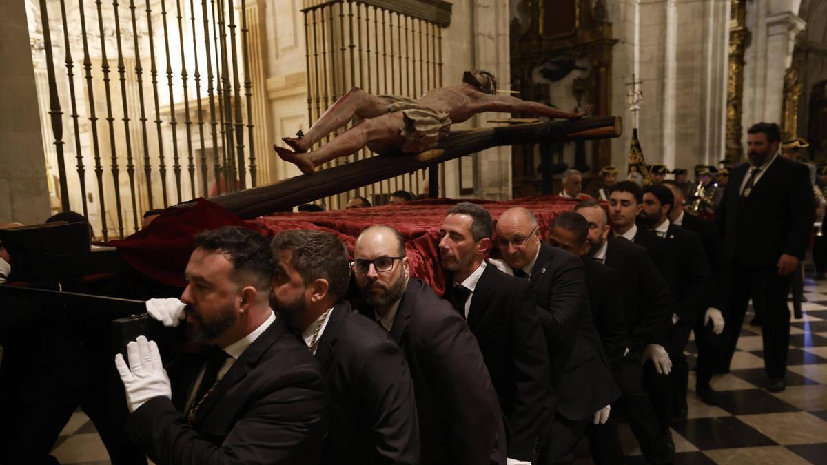 La histórica procesión del Cristo de Lombardía, en imágenes