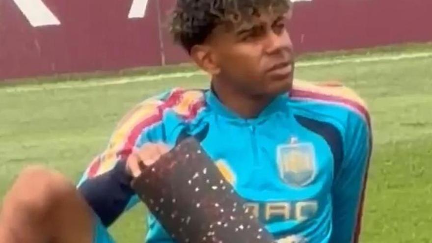 Lamine Yamal al margen en el primer entrenamiento en Nueva York