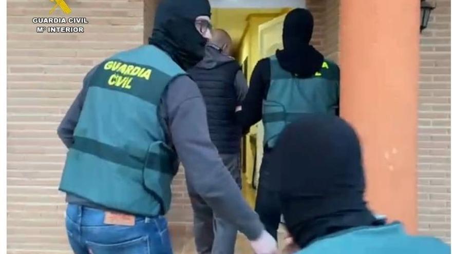 Un grupo criminal dedicado al robo en viviendas. Así se detuvo a uno de los sospechosos.