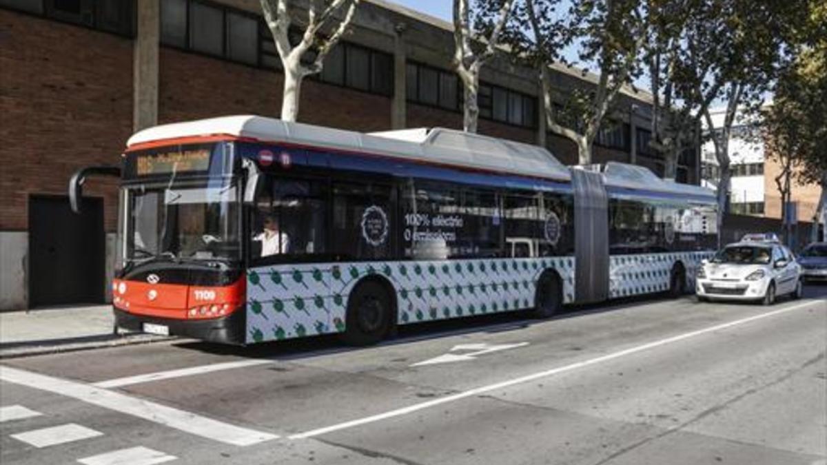 Un autobús articulado de Transports Metropolitans de Barcelona.