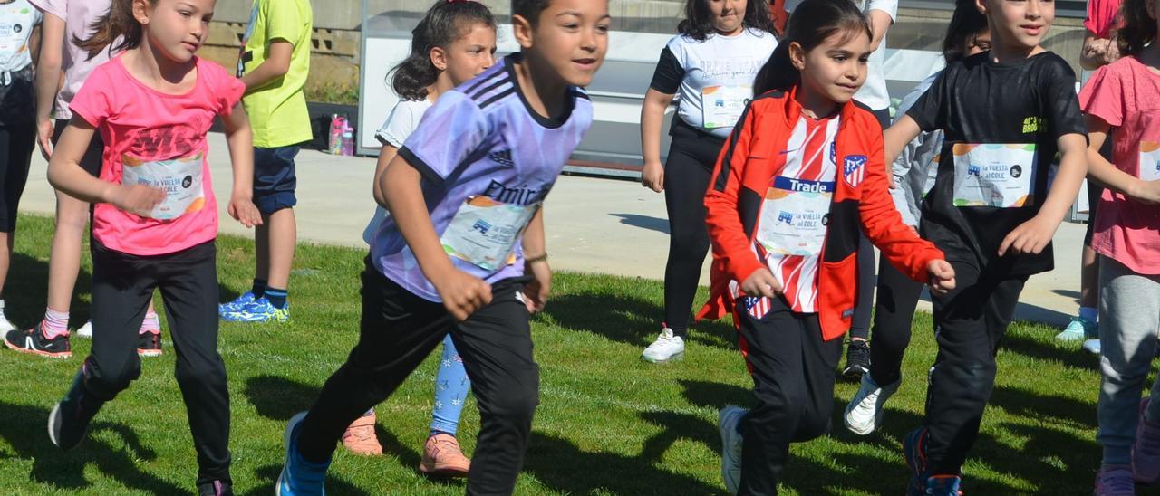 Galería | El colegio Buenos Aires de Benavente corre contra la leucemia infantil