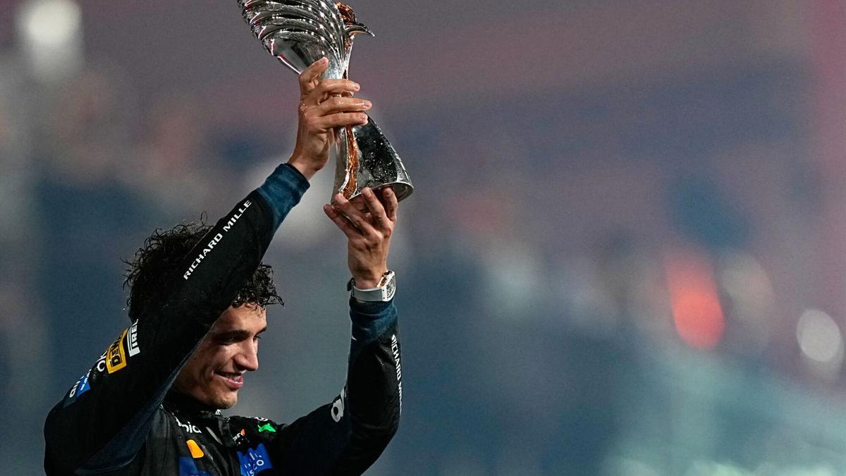 Lando Norris celebra su título de campeón del mundo de Fórmula 1