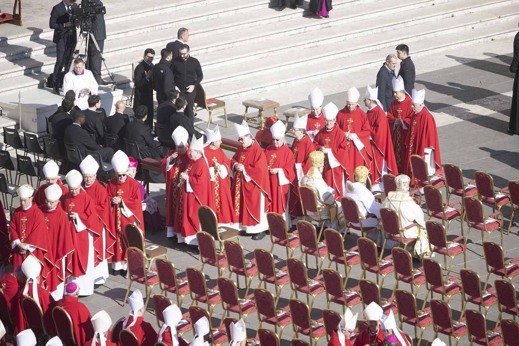 El funeral del papa Francisco en la Plaza de San Pedro del Vaticano, en imágenes