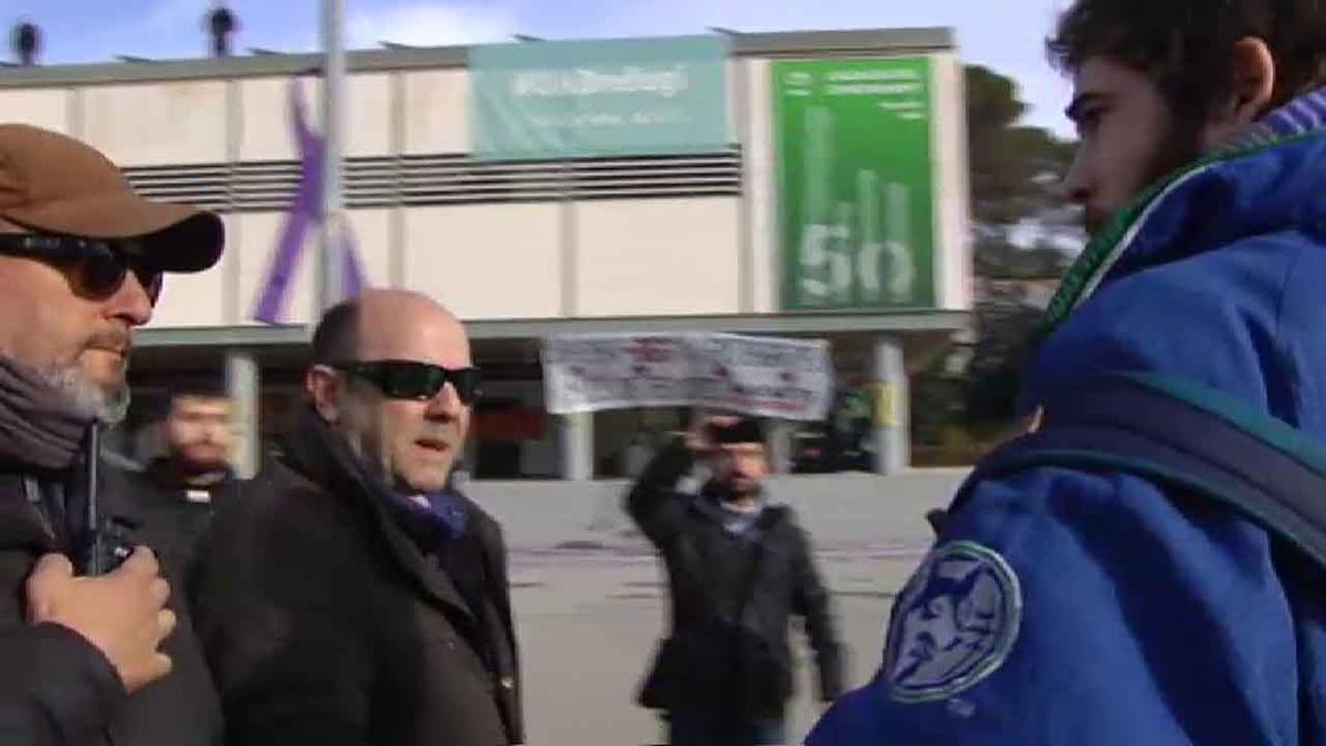 La asociación "S"ha acabat", que defiende la unidad de España, ha instalado una carpa en la UAB.