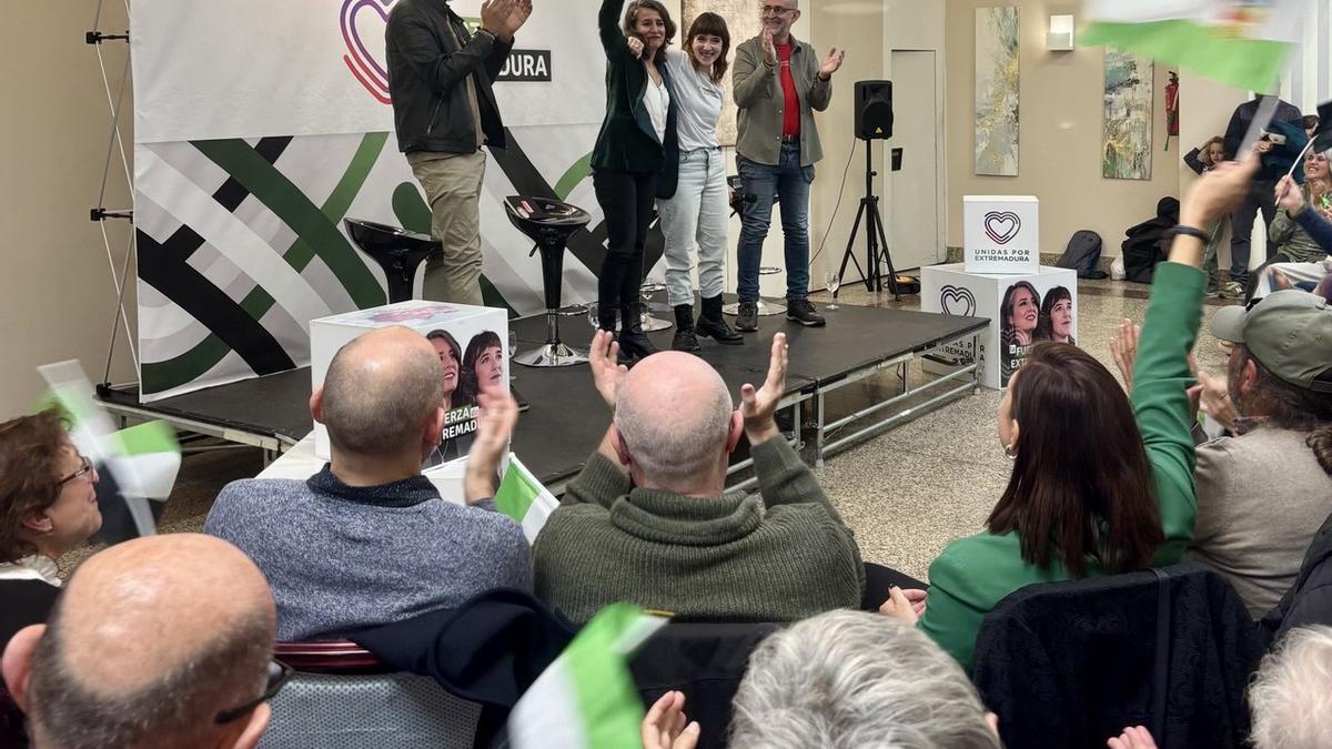 Acto de presentación de candidaturas de Unidas por Extremadura para el 21D, en Mérida.
