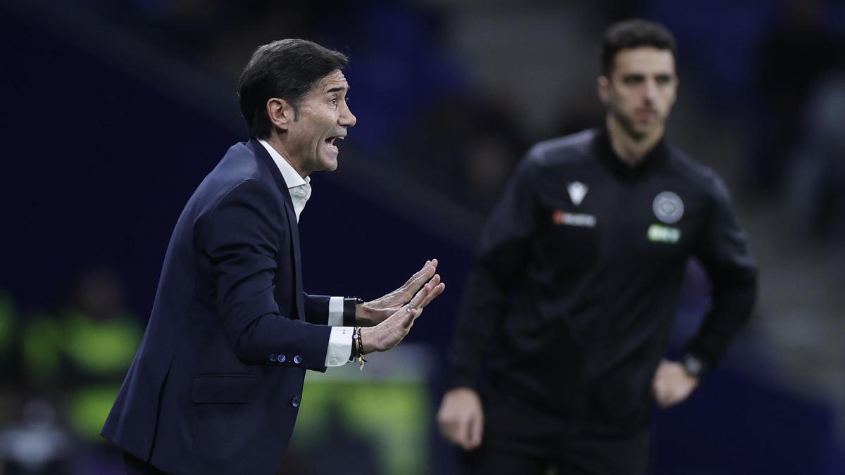 Marcelino García Toral, técnico del Submarino, se dirige a sus jugadores