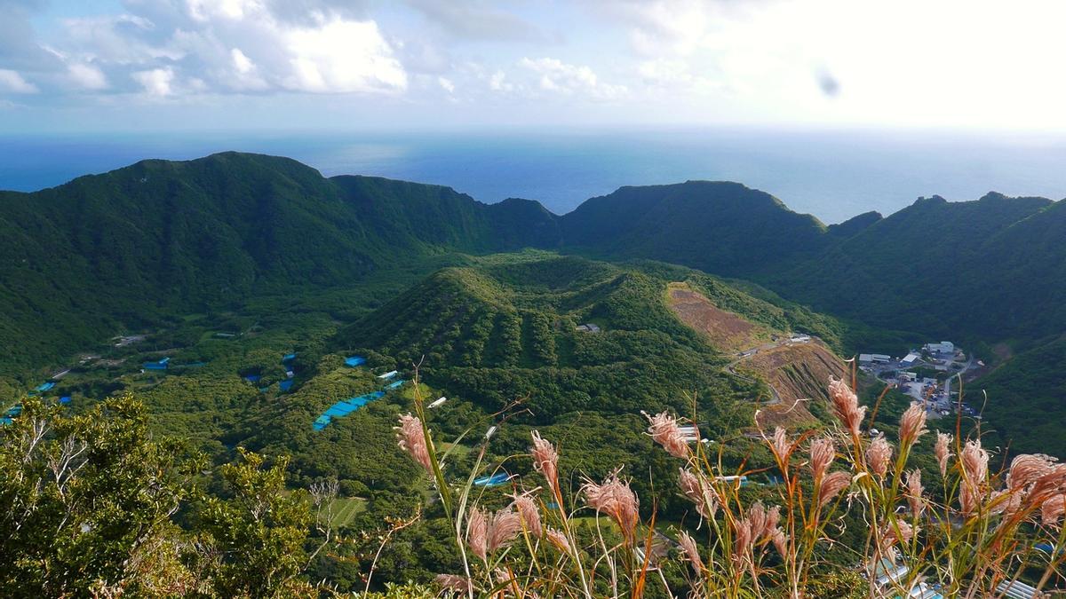 Así es Aogashima, la isla japonesa que podría entrar en erupción en cualquier momento.