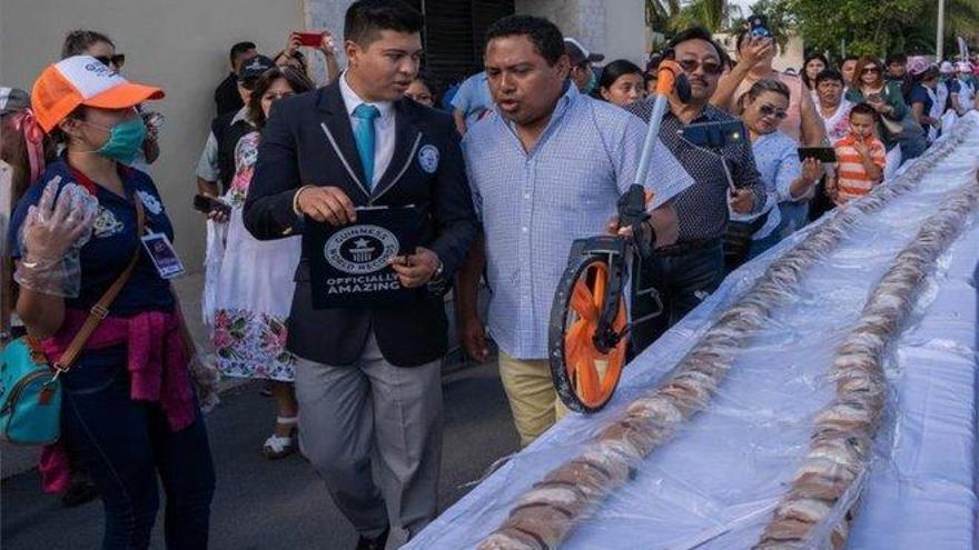 México logra un nuevo récord Guinness por la rosca de Reyes más larga del mundo