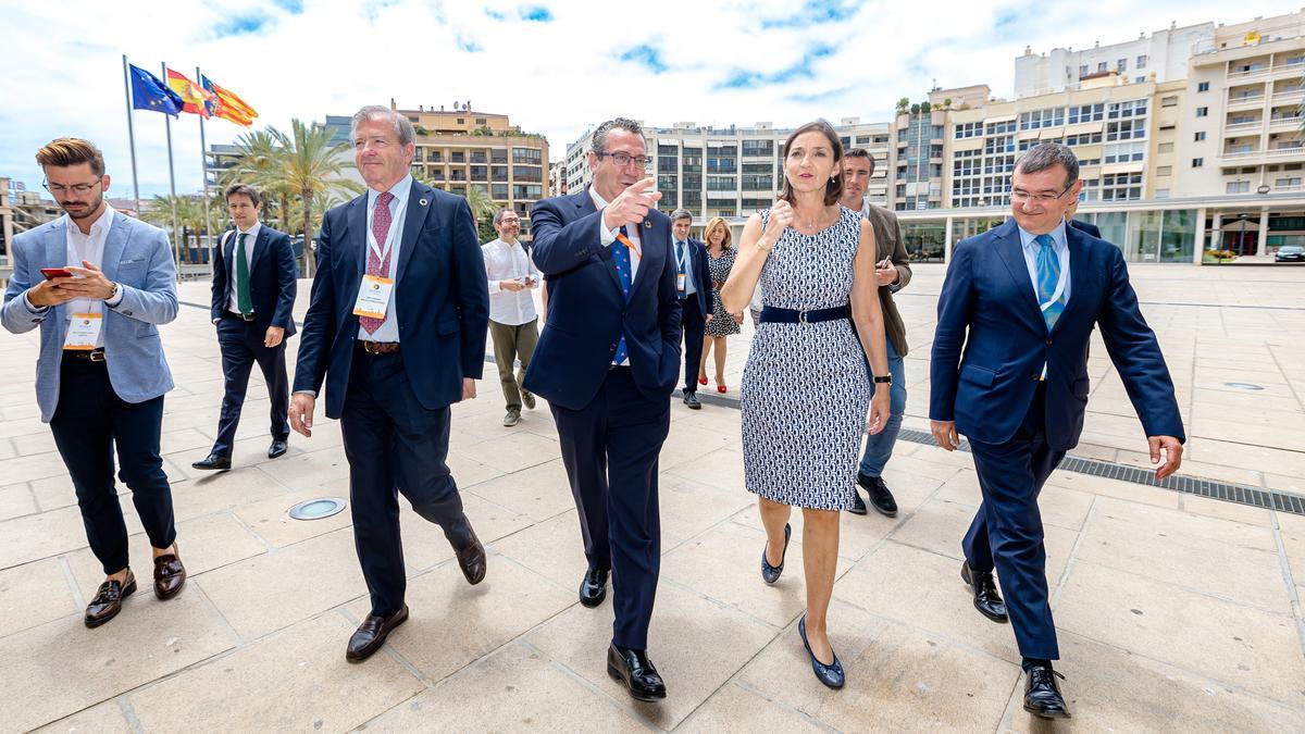 La ministra a su llegada a Benidorm.