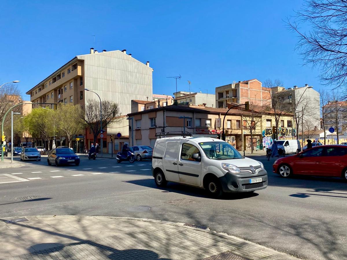 La cruïlla entre l'avinguda dels Països Catalans i el carrer Francesc Macià.