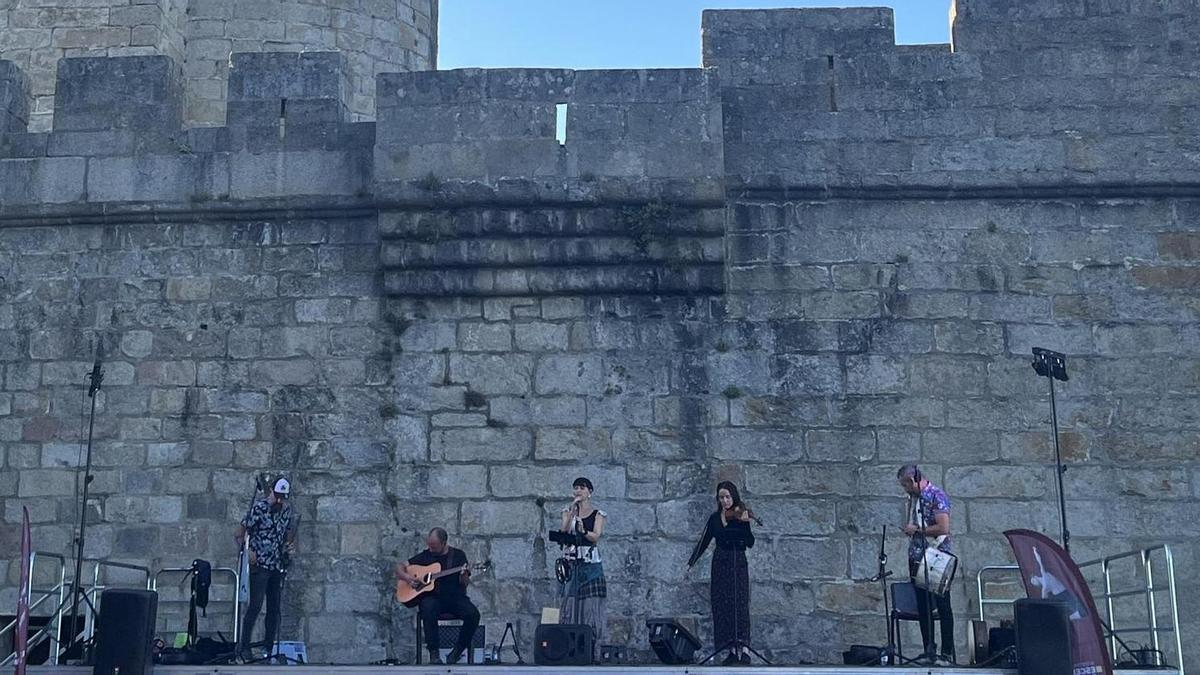 Folk on Cres