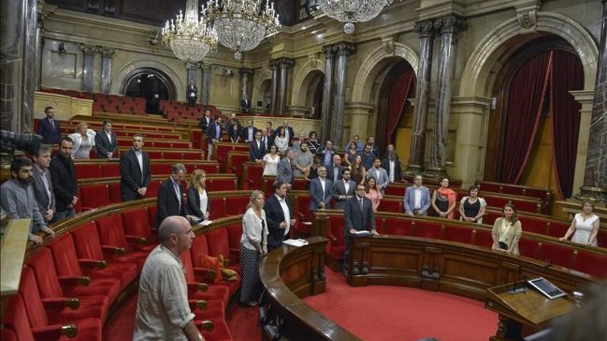 Minuto de silencio por el asesinato de Miguel Angel Blanco en el Parlament