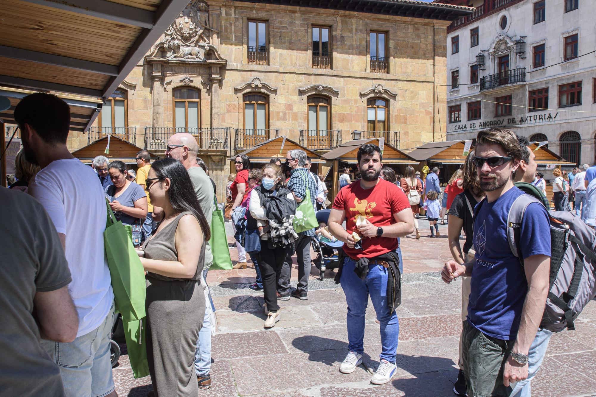 Galería de fotos: buen ambiente y sol en la celebración de la feria de la Ascensión en Oviedo