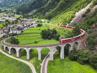 A bordo del Bernina Express: el tren panorámico Patrimonio de la Humanidad que recorre los Alpes