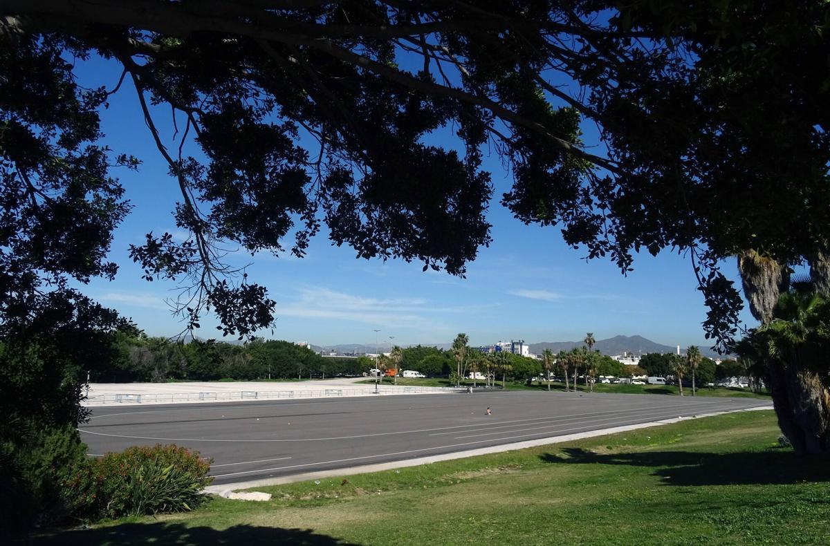 Parcela donde el Ayuntamiento de Málaga construirá un parking disuasorio junto al Palacio Martín Carpena