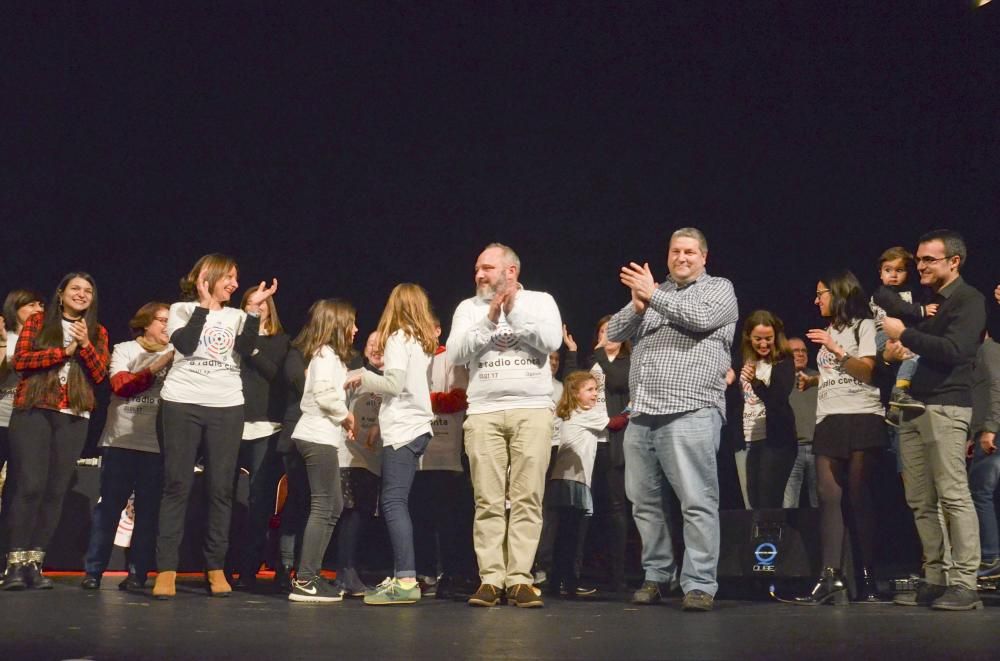 La cuarta edición del programa de radio en directo que organizan profesionales de siete emisoras de la ciudad recauda fondos para la Asociación Gallega de Ludópatas Rehabilitados, Agalure.