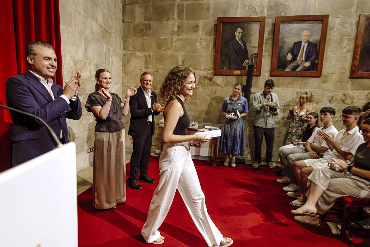 FOTOS | Prohens y Vera blindan la «cultura del esfuerzo» frente a una LOMLOE «fallida» al premiar a los mejores alumnos de la PBAU 2026