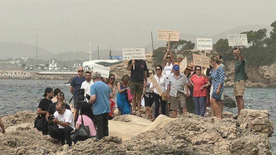 Wegen betonierten Badefelsen in Bendinat: Anwohner auf Mallorca protestieren