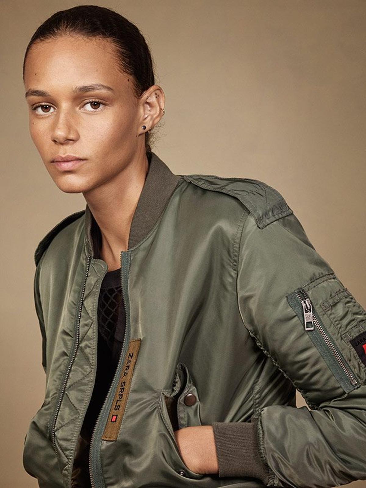 Zara SRPLS, chaqueta militar con cremalleras