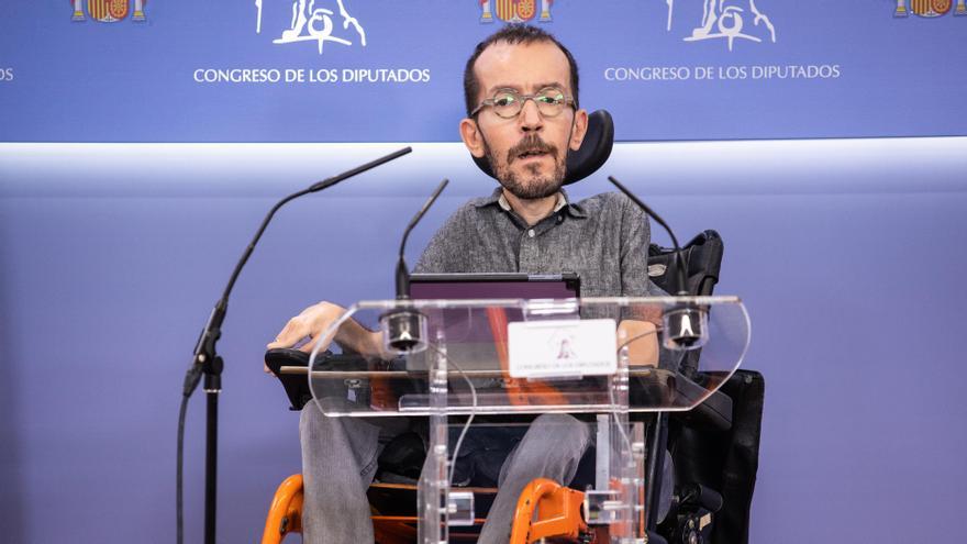 El portavoz de Unidas Podemos, Pablo Echenique, durante una rueda de prensa.