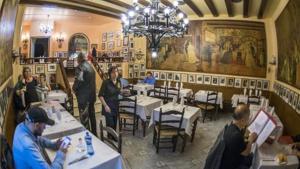 Can Culleretes (Quintana, 5) es, según el libro Guiness de los Récords, el segundo restaurante más antiguo de España y el primero de Catalunya. 