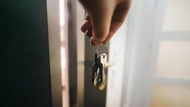 Vídeo | El artículo 9 de la Ley de Propiedad Horizontal lo deja claro: la comunidad de vecinos puede entrar legalmente en tu casa