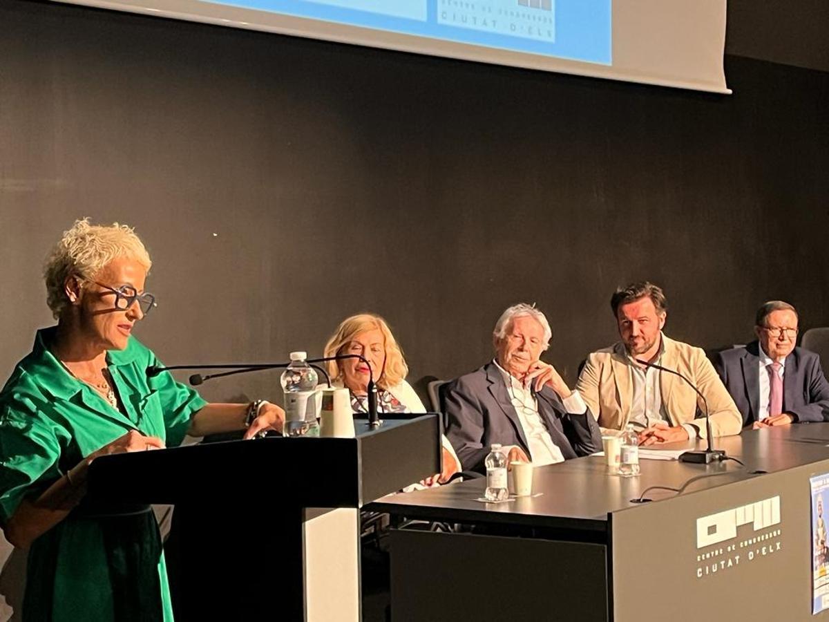 Rosana Péran, durante su intervención en el acto del pregón de las fiestas de San Crispín en Elche