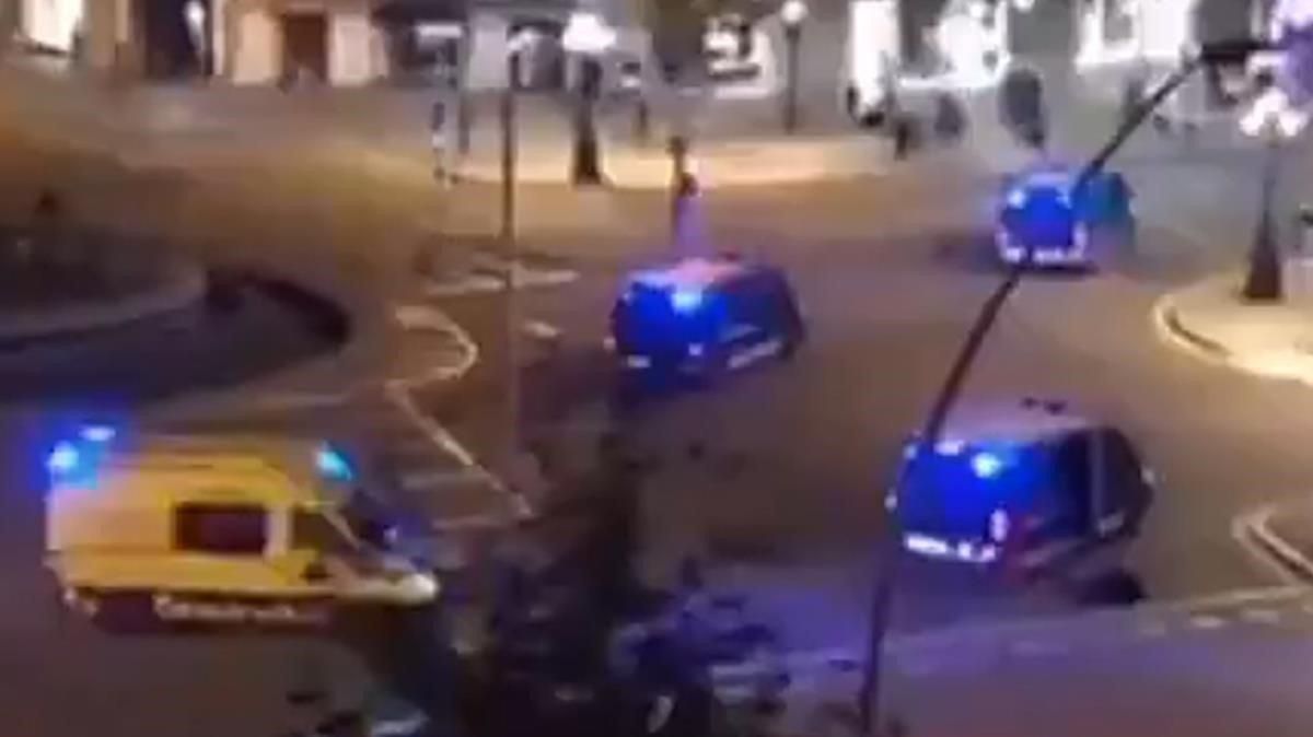 zentauroepp50597774 politica un mosso se cae de la furgoneta al ir con la puerta191026235003 zentauroepp50597774 politica un mosso se cae de la furgoneta al ir con la puerta191026235003