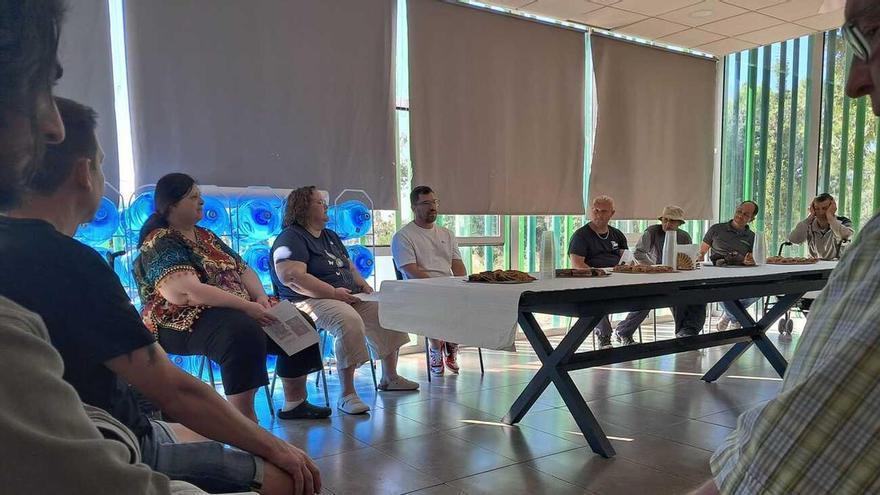 Cáritas Gandia celebra la segunda sesión de "Café con Éxito": El atleta medallista paralímpico Héctor Cabrera explica en el CAI "la regla de los tres ochos"