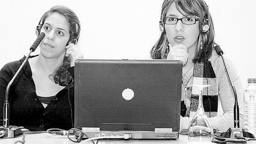 Hana Bishra y Alexandra Boskovich, durante su intervención en los Encuentros de Cabueñes.