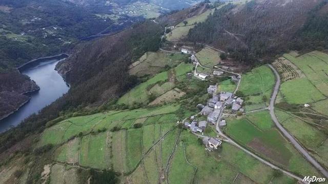 Vista aérea de Busallo, donde tiene la sede el colectivo promotor de los galardones.