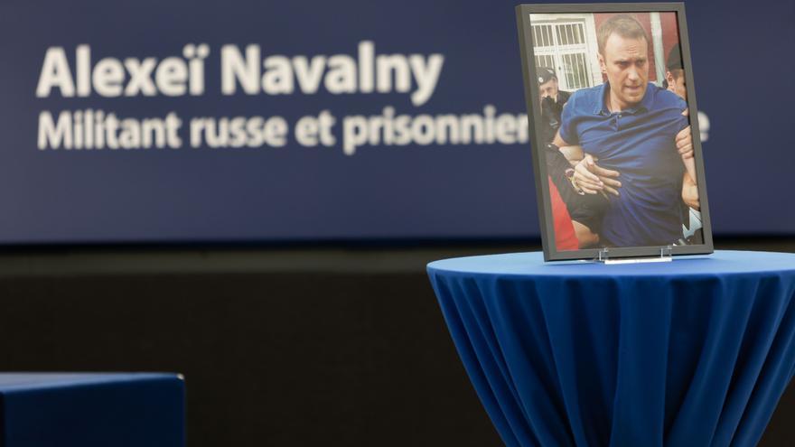 Imatge d'una fotografia de Navalni, al Parlament Europeu, durant l'entrega d'un premi el 2021