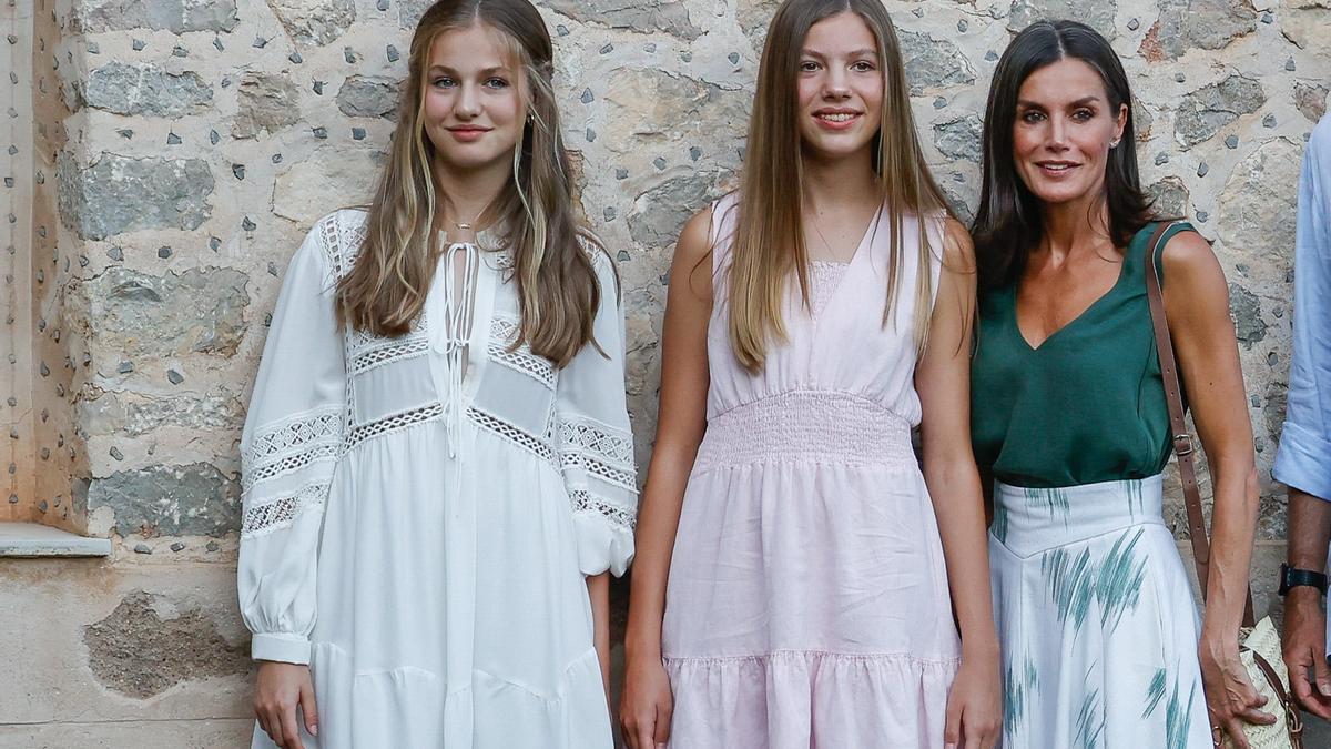 Sabemos dónde compran la reina Letizia, la princesa Leonor y la infanta Sofía las alpargatas de esparto de sus vacaciones en Mallorca