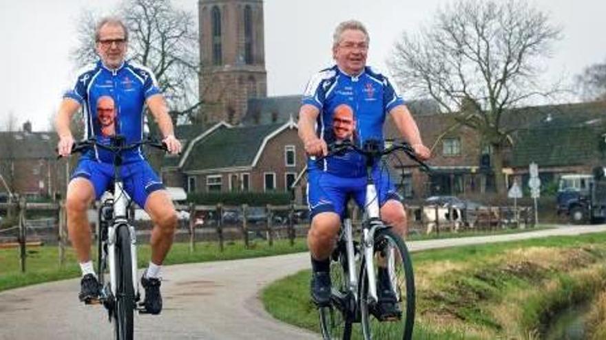 Dick Wingelaar i Gerard Bisschop, els dos ciclistes que impulsen la ruta solidària.