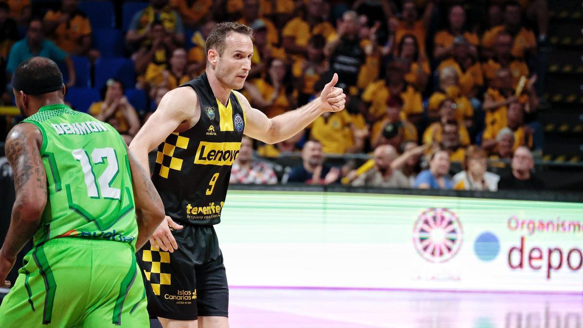 Huertas, en un momento de entrar en cancha durante el partido del pasado miércoles contra el Tofas.