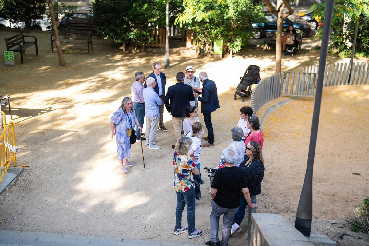 Vecinos de Vallcarca protestan por la construcción de un IES en los jardines Comas Llaberia