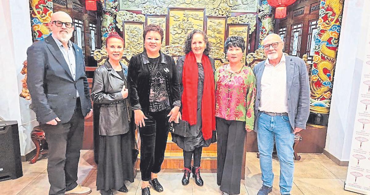 Antelm Pujol, Marga Noguera, Isabel Zhu, Pilar Ribal, Cristina Ye y  Toni Rodríguez.