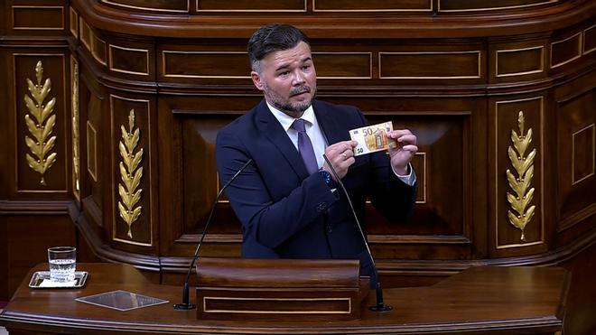 Los 50 euros de Rufián y su paseíllo al escaño de Nogueras elevan al máximo la tensión entre ERC y Junts