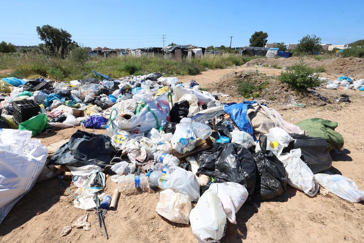 Todas las imágenes del asentamiento chabolista de sa Joveria, el más grande de Ibiza Todas las imágenes del asentamiento chabolista de sa Joveria, el más grande de Ibiza