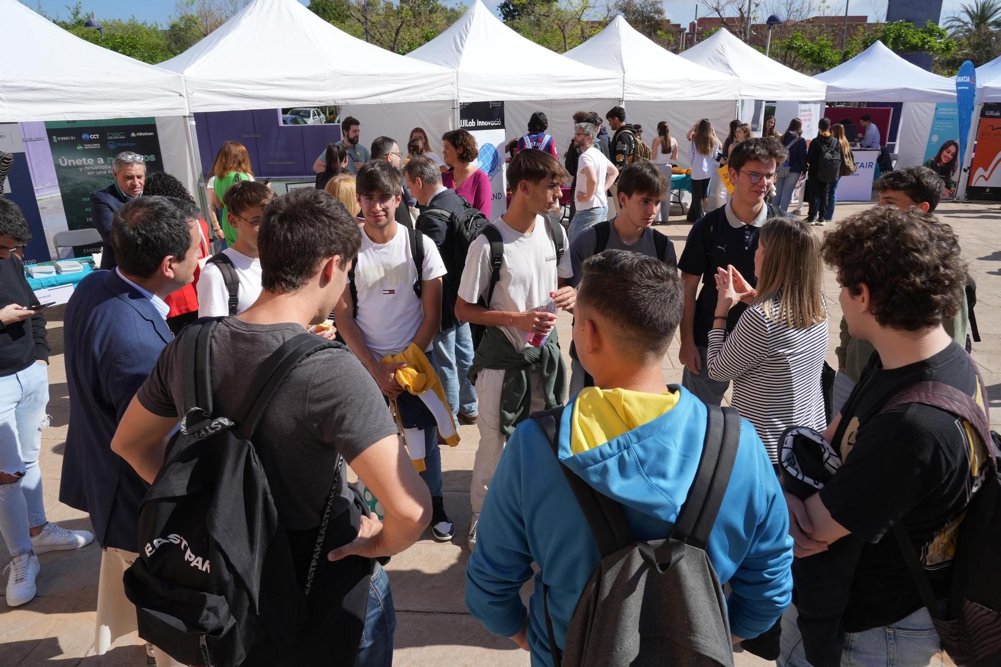 Más de mil universitarios aspiran a un empleo en la industria 5.0 de Castellón. Así ha sido la Feria de Empresas de la UJI.